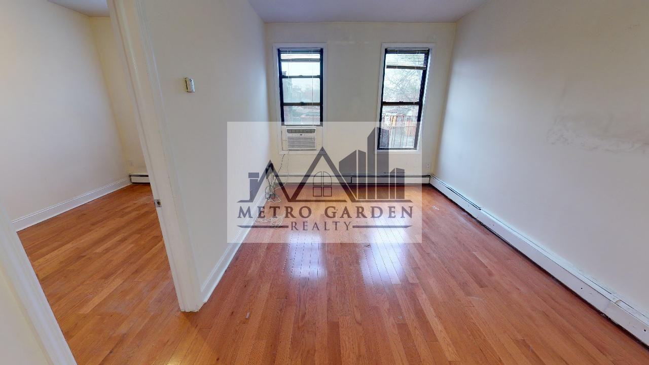 71-75 Yellowstone Boulevard #2R - Photo 3 of 23