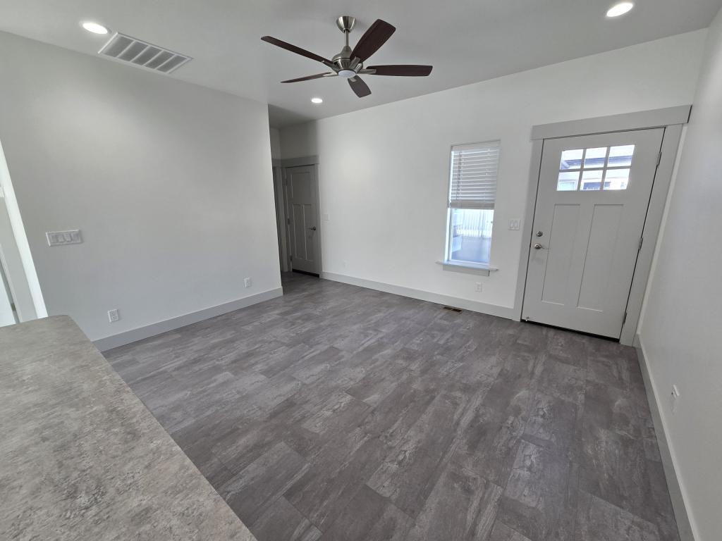 1055 Cheney Dr W - Photo 2 of 20