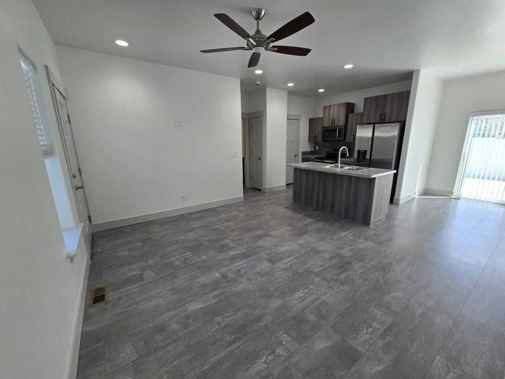 1055 Cheney Dr W - Photo 3 of 20