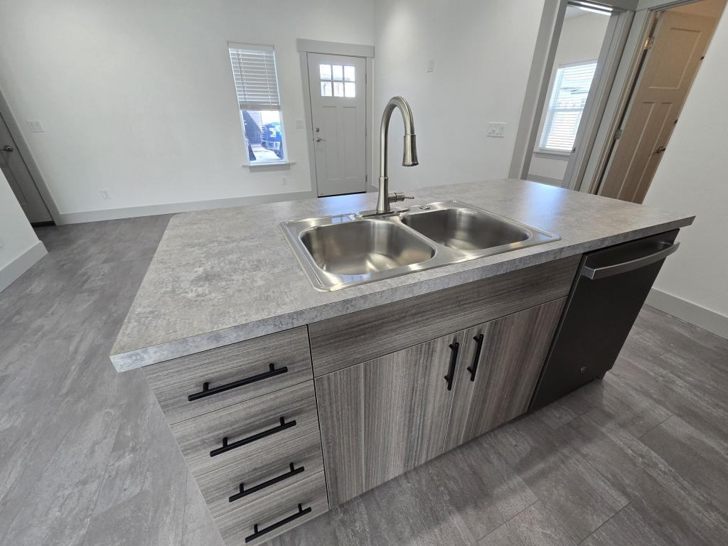 1055 Cheney Dr W - Photo 4 of 20