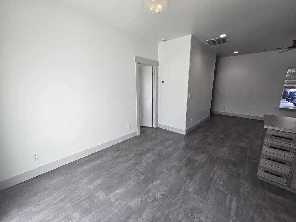 1055 Cheney Dr W - Photo 7 of 20