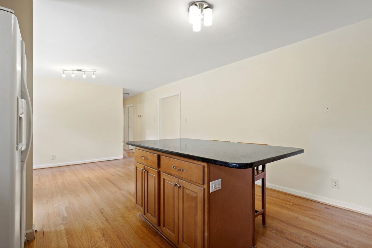 708 Tinkerbell Rd - Photo 4 of 22