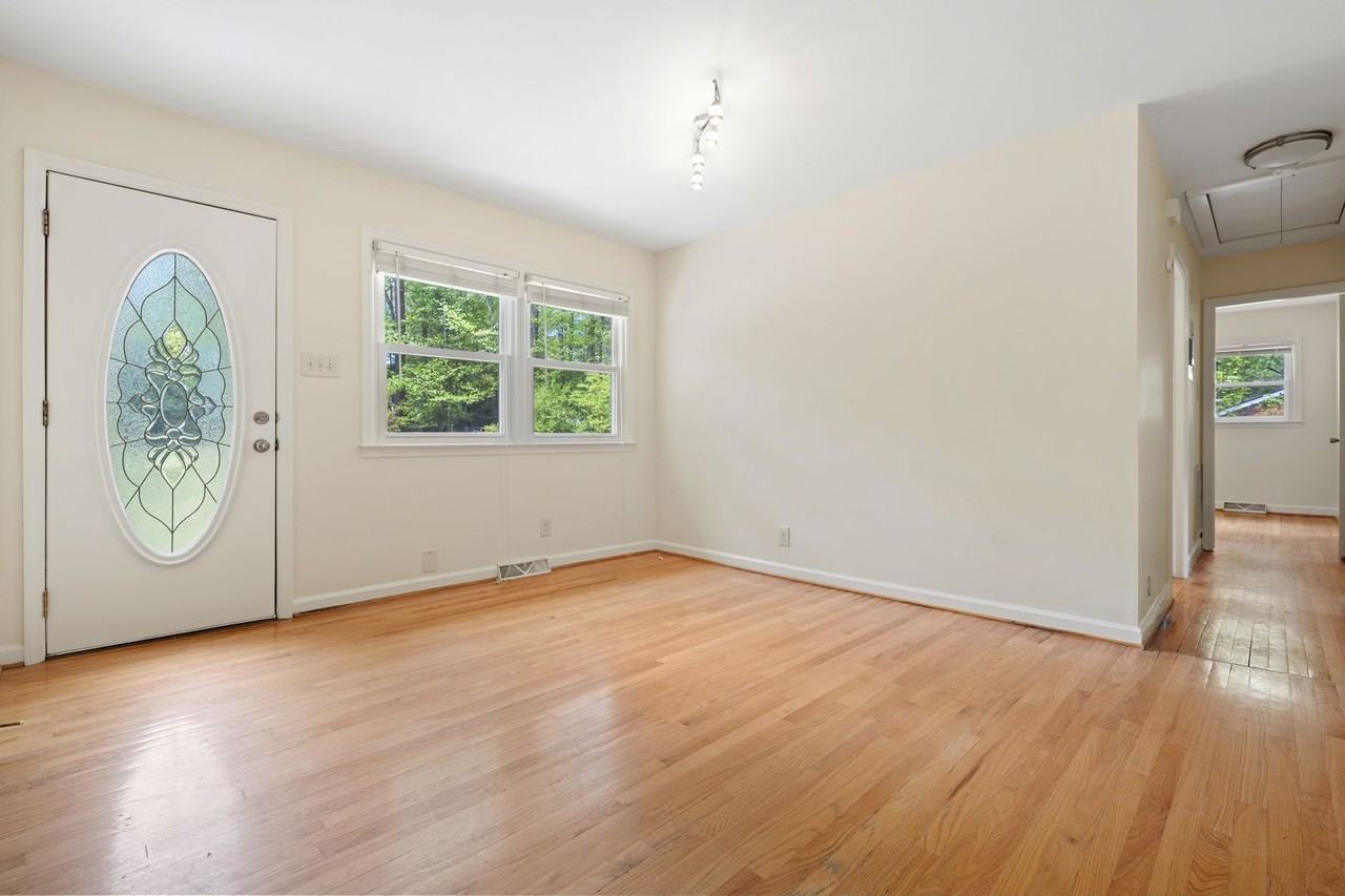 708 Tinkerbell Rd - Photo 5 of 22