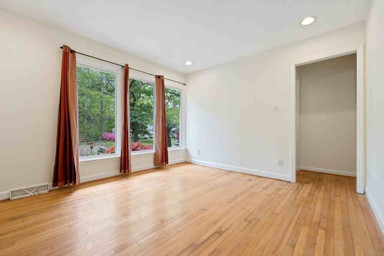 708 Tinkerbell Rd - Photo 7 of 22