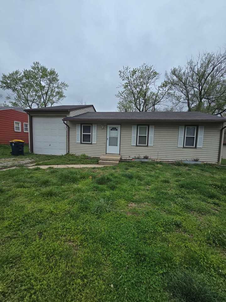 5134 N Corrington Ave - Photo 2 of 19