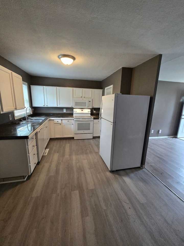 5134 N Corrington Ave - Photo 4 of 19