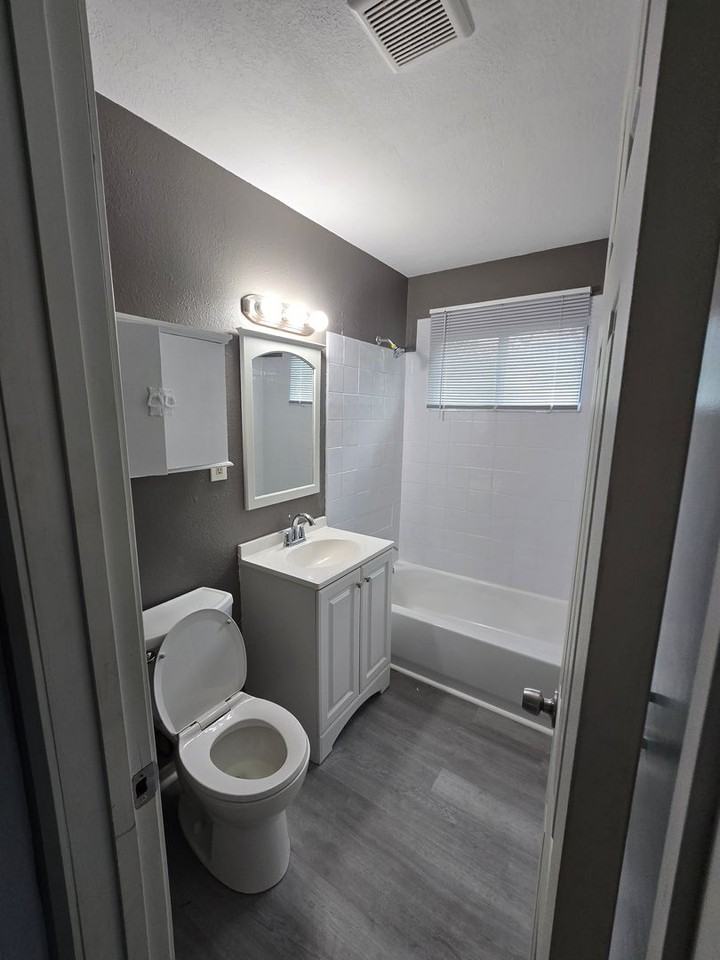 5134 N Corrington Ave - Photo 5 of 19