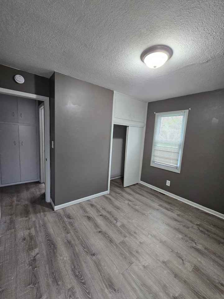 5134 N Corrington Ave - Photo 6 of 19