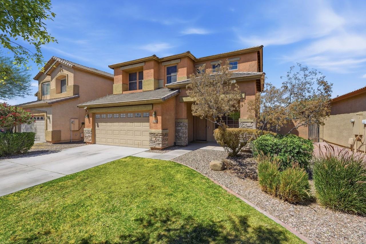 9228 W Raymond St - Photo 2 of 18