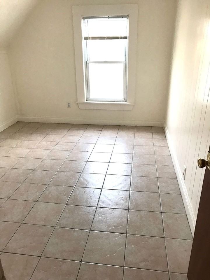 211 Chelsea Street #3 - Photo 4 of 6