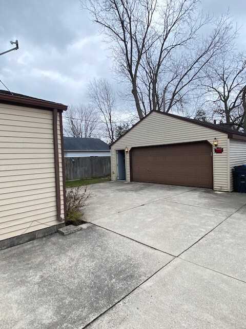 2924 117th St - Photo 3 of 11