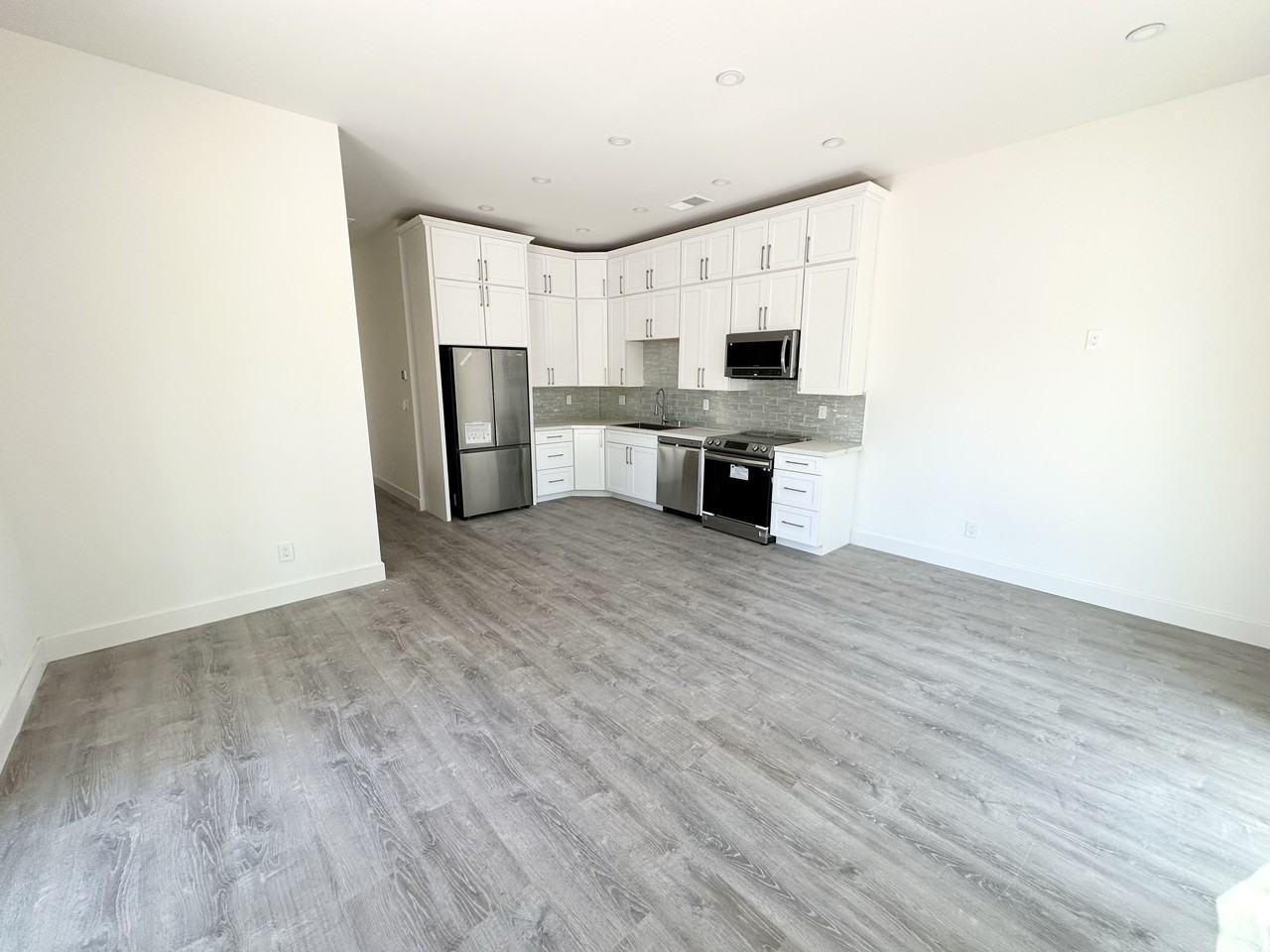 2433 Creekhollow Ln - Photo 3 of 3