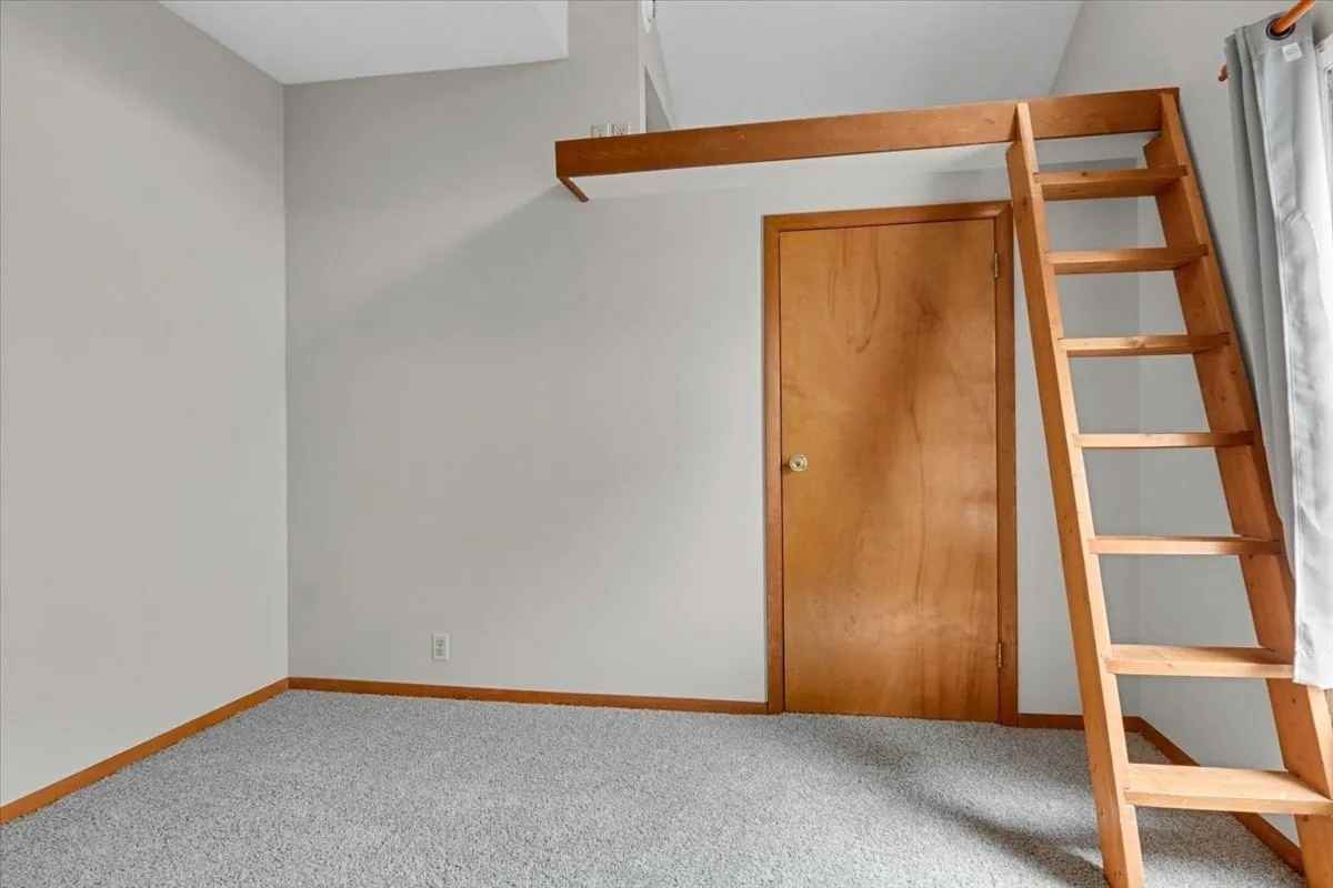 904 E Locust St - Photo 5 of 14