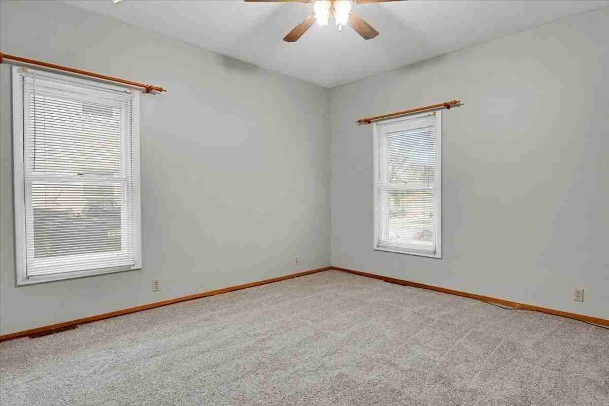 904 E Locust St - Photo 6 of 14