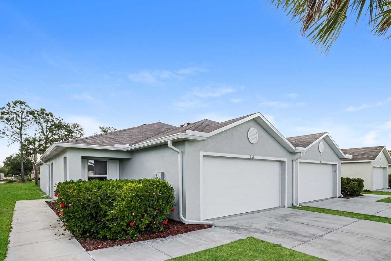9021 Aegean Cir - Photo 2 of 21