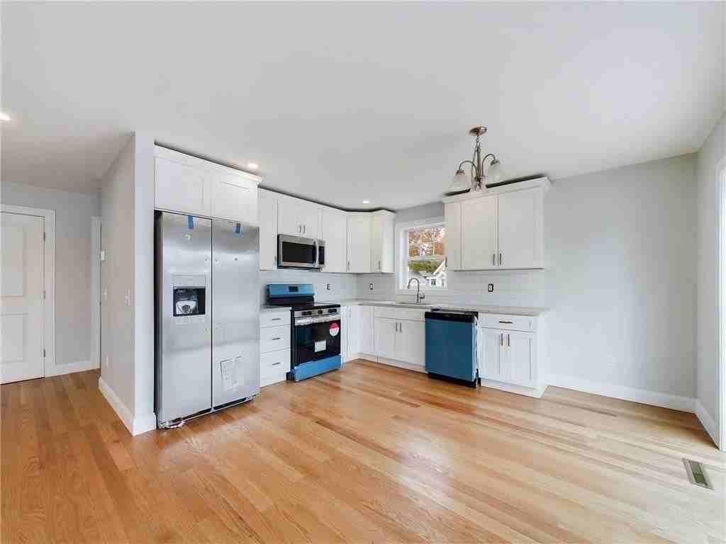 68 Greene St ##3 - Photo 4 of 11