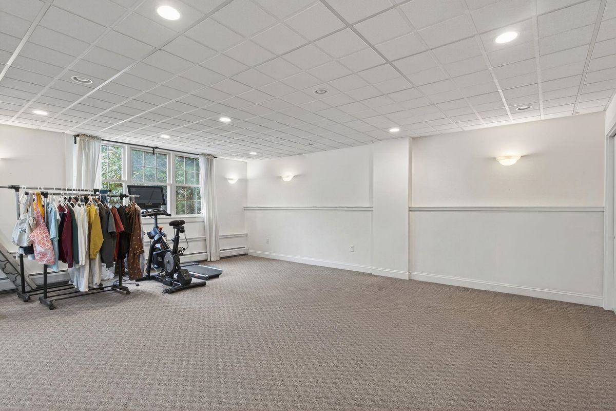 178 Exeter Rd - Photo 7 of 29