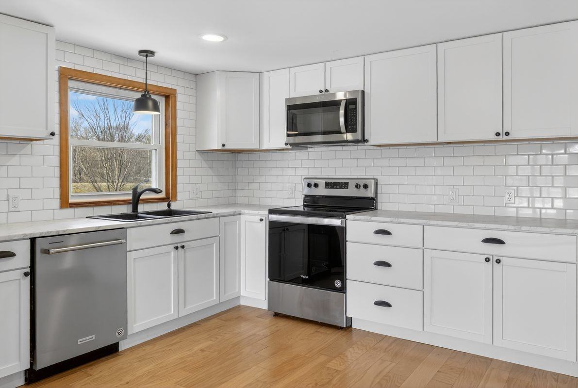 999 Salmon Creek Rd - Photo 3 of 15