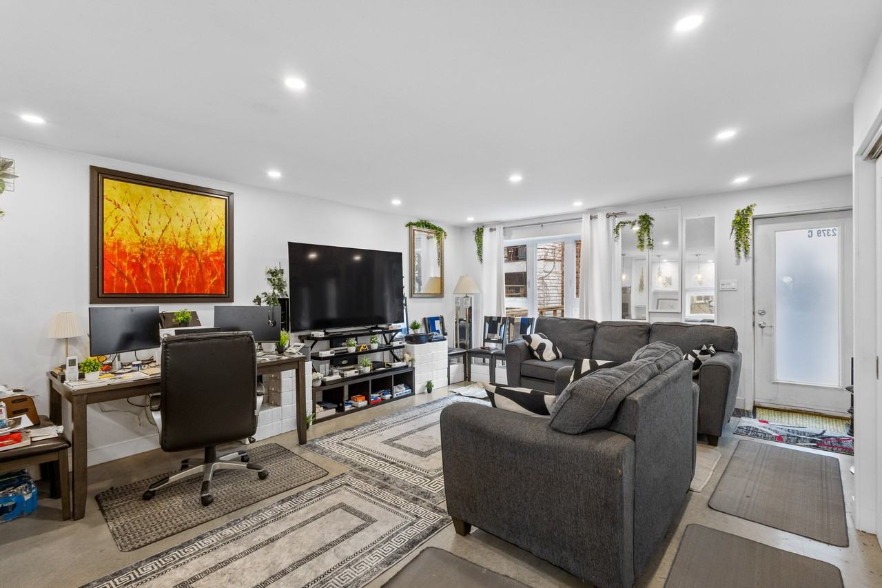 2379 Olivier-Robert - Photo 2 of 13