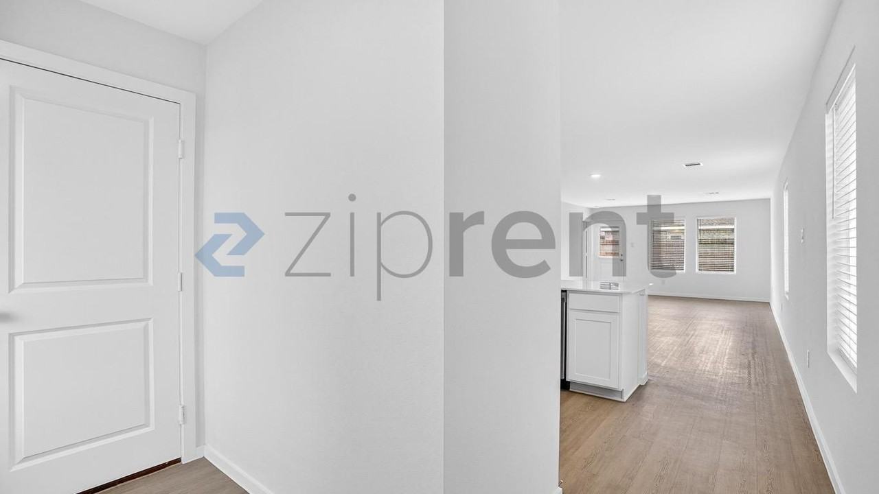 3045 Fantasy Terrace Dr - Photo 5 of 20