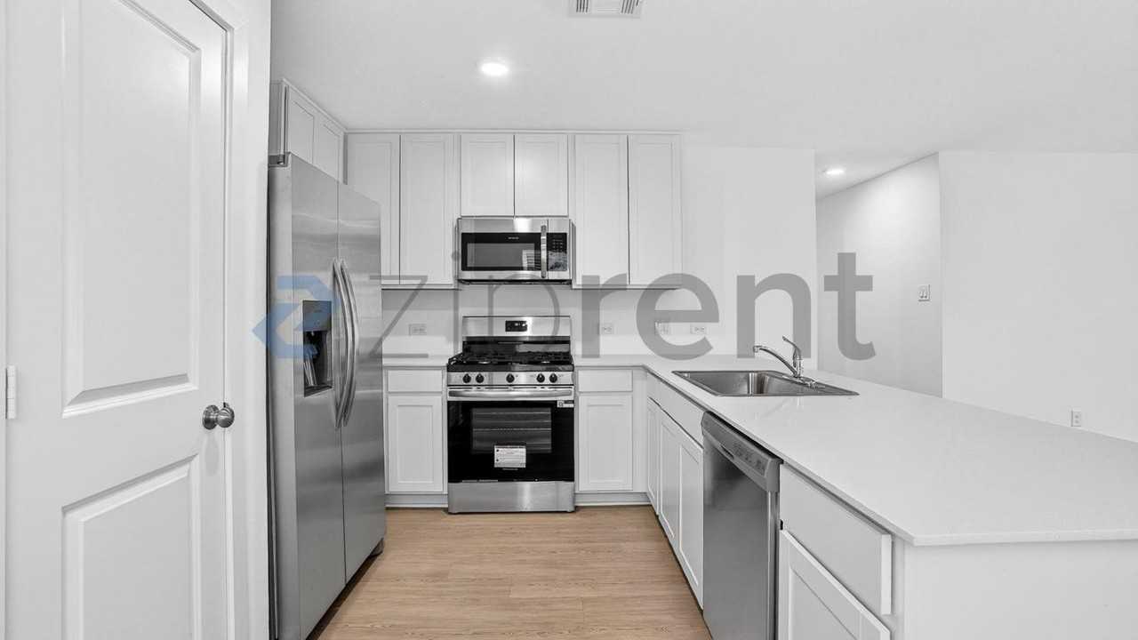 3045 Fantasy Terrace Dr - Photo 7 of 20