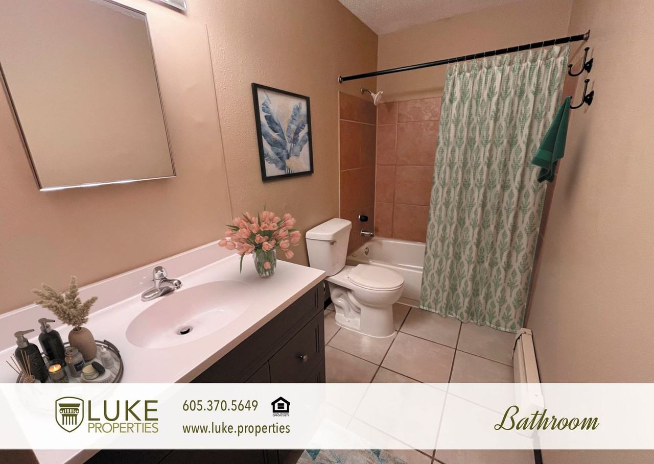 2108 W 10th St #2 - Photo 5 of 14