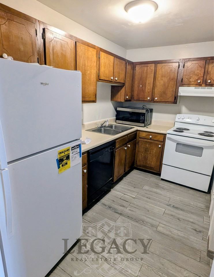 370 Wallace Rd #D13 - Photo 7 of 15