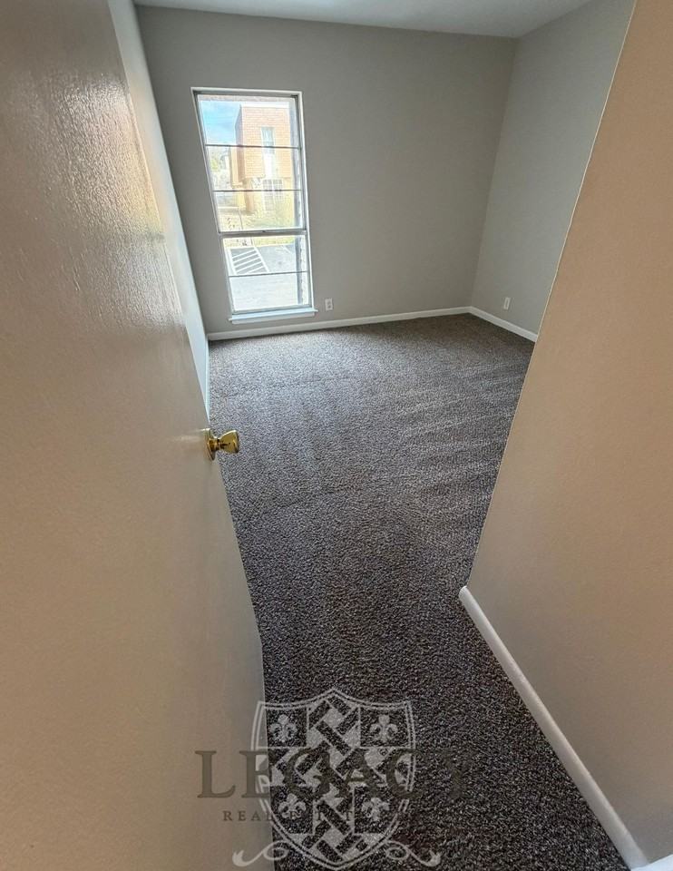 370 Wallace Rd #D13 - Photo 2 of 15