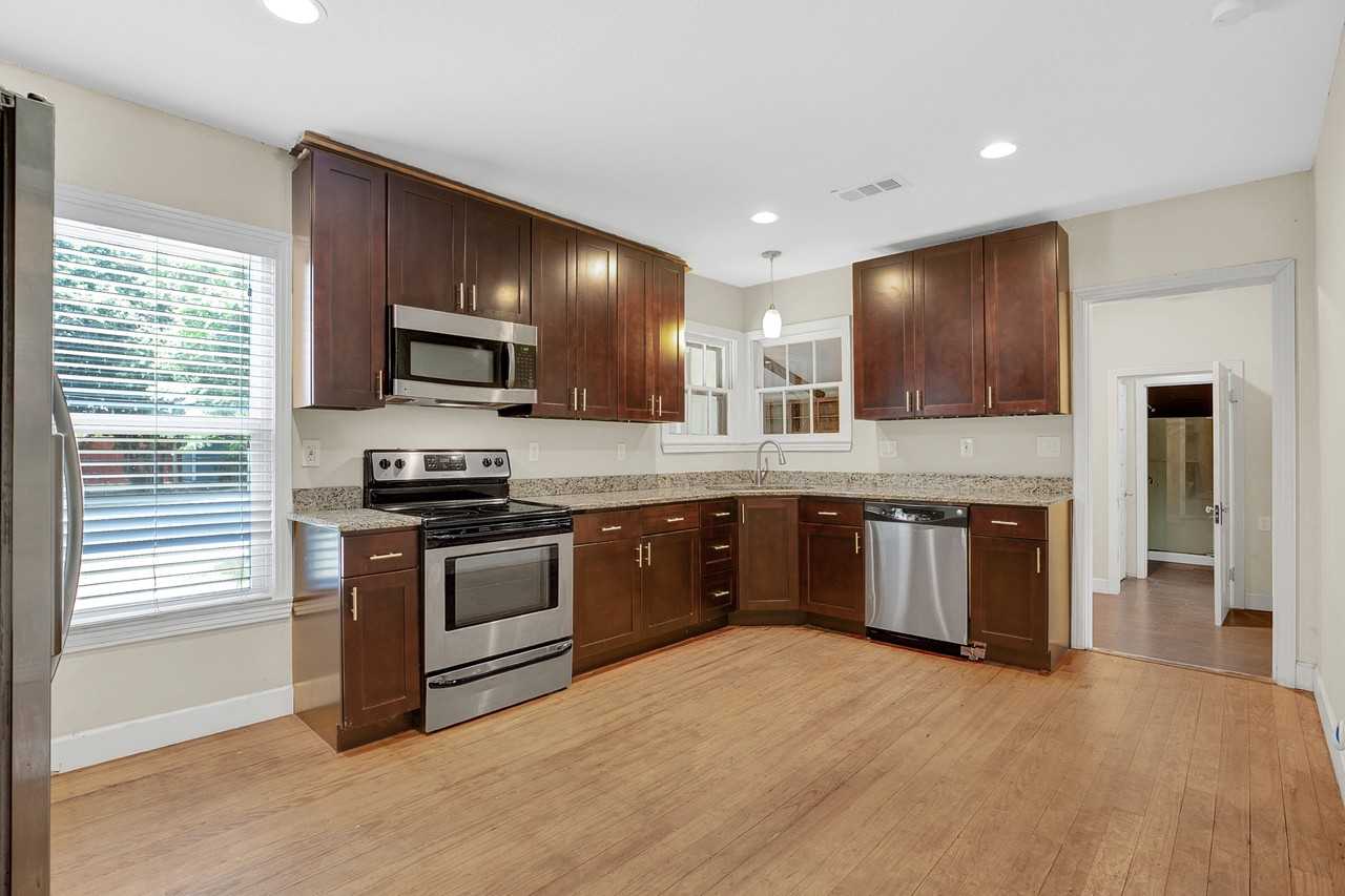 436 W Holland St #NA - Photo 4 of 16