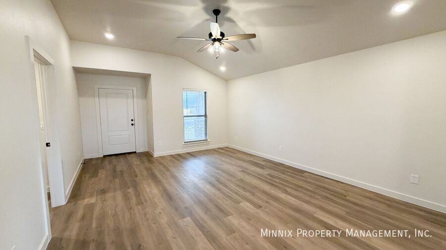 2161 Langford Ave - Photo 3 of 23