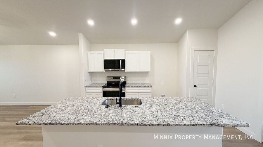 2161 Langford Ave - Photo 4 of 23