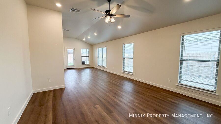 2151 Langford Ave - Photo 2 of 25