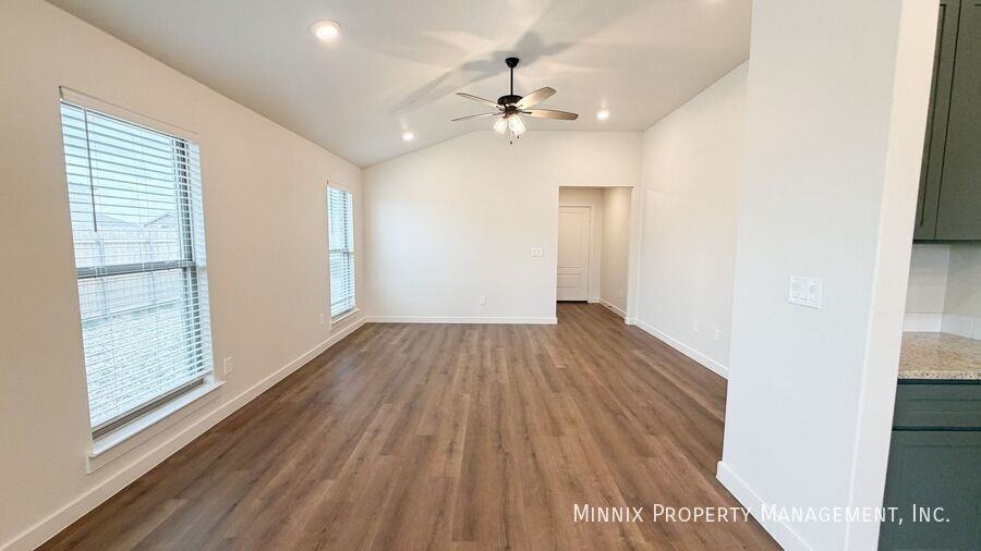 2151 Langford Ave - Photo 4 of 25