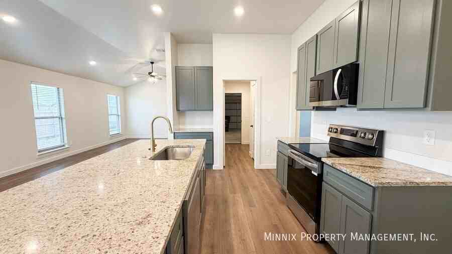 2151 Langford Ave - Photo 5 of 25