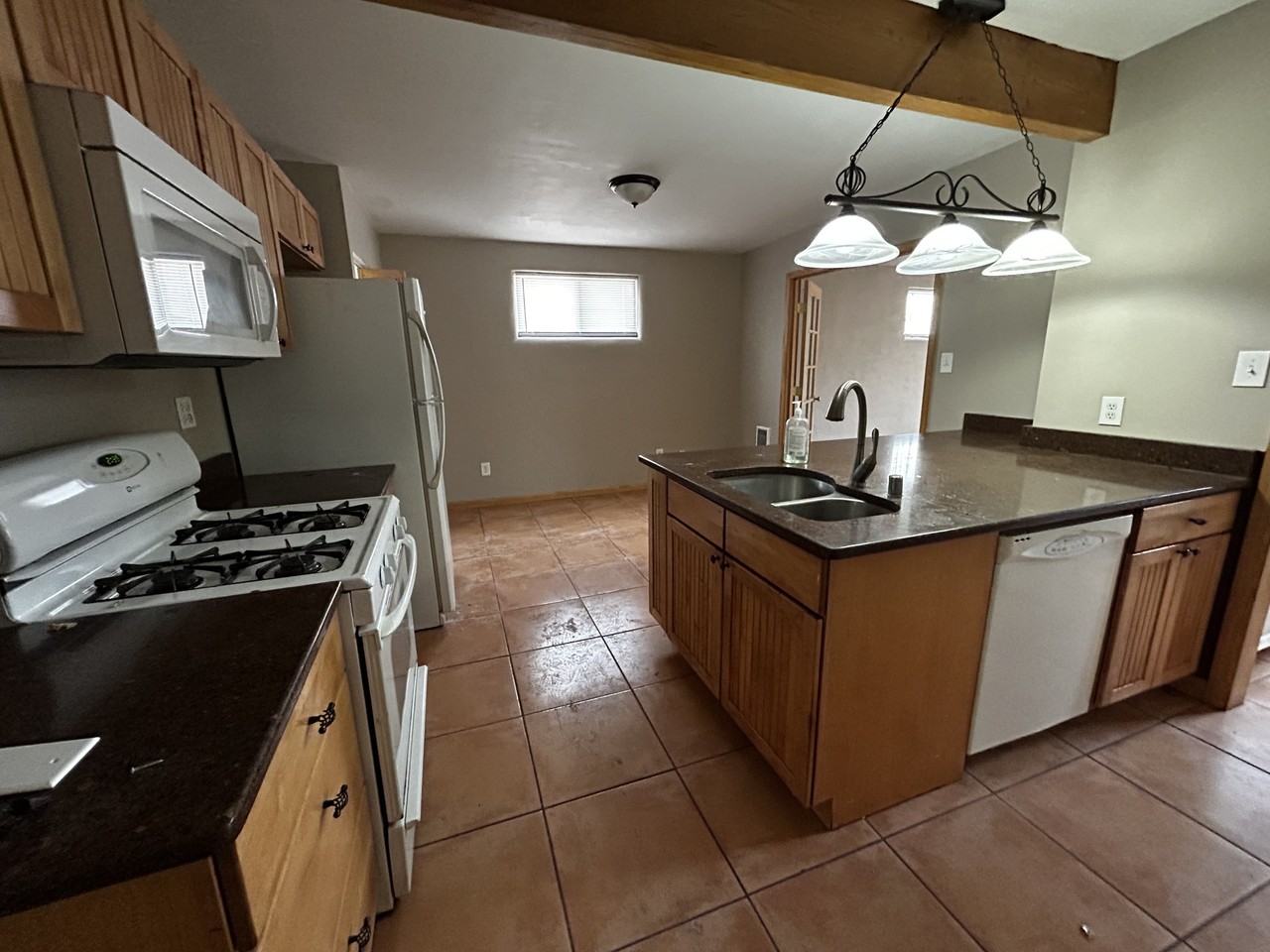 408 Cornell Dr Se #A - Photo 4 of 11