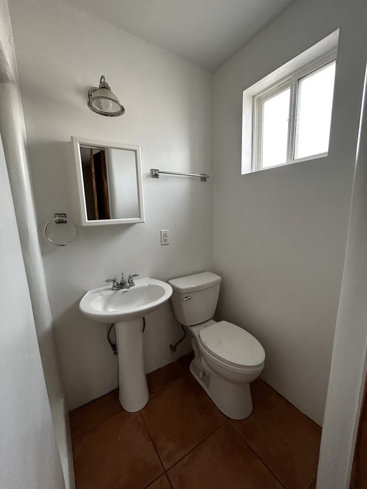 408 Cornell Dr Se #A - Photo 7 of 11