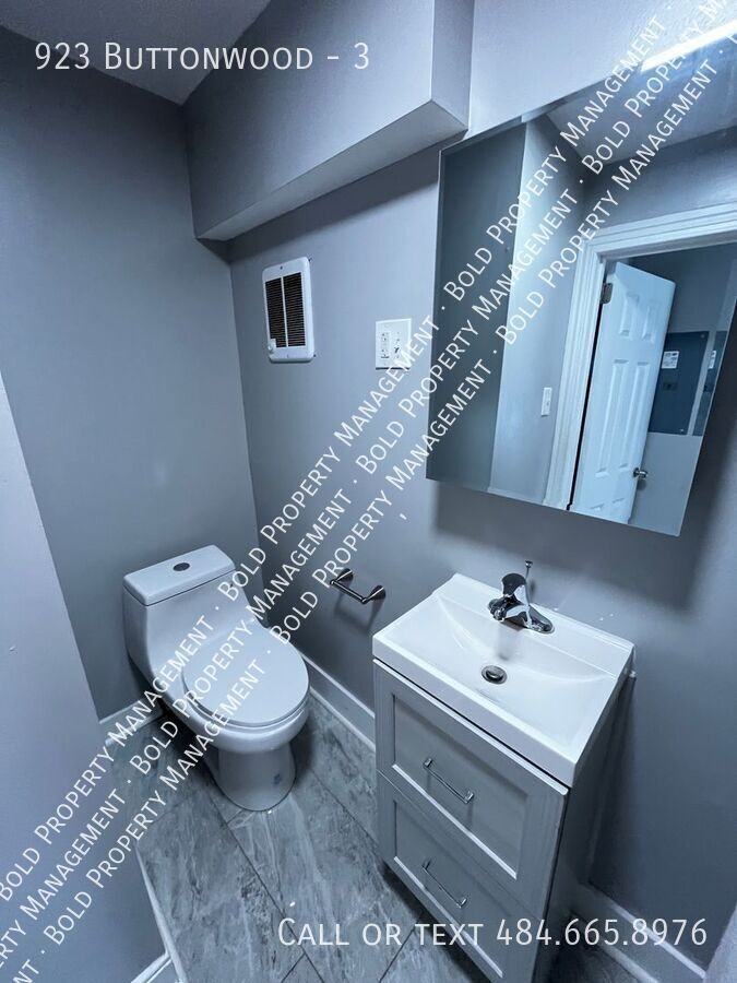 923 Buttonwood St #3 - Photo 4 of 6