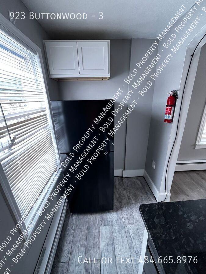 923 Buttonwood St #3 - Photo 5 of 6