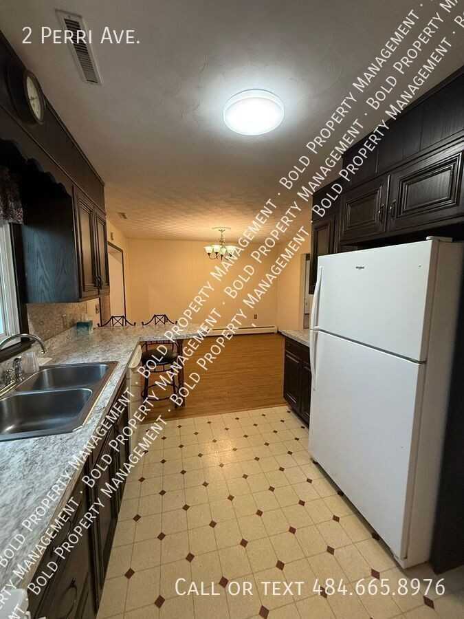 2 Perri Ave - Photo 4 of 31