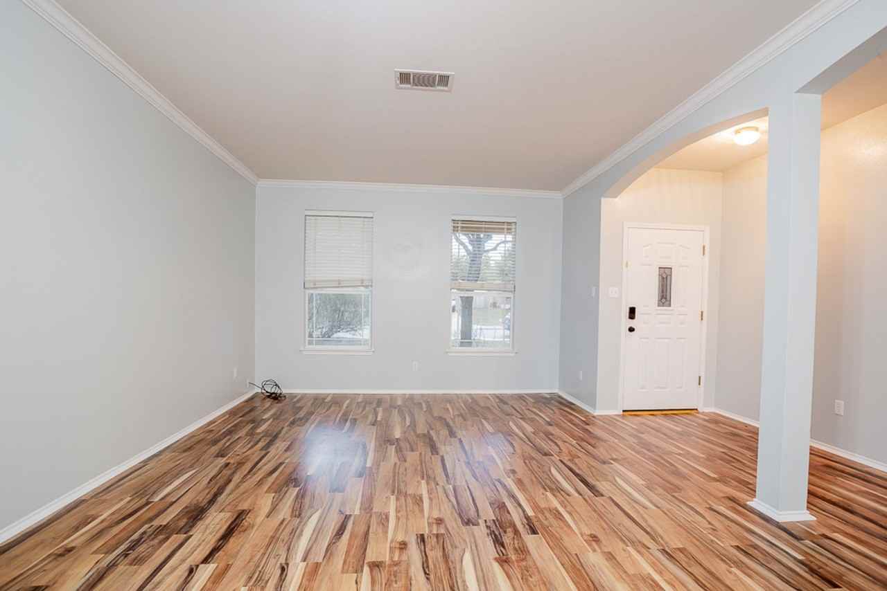 115 Brazos Ln - Photo 4 of 31