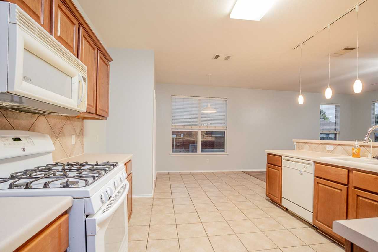 115 Brazos Ln - Photo 7 of 31