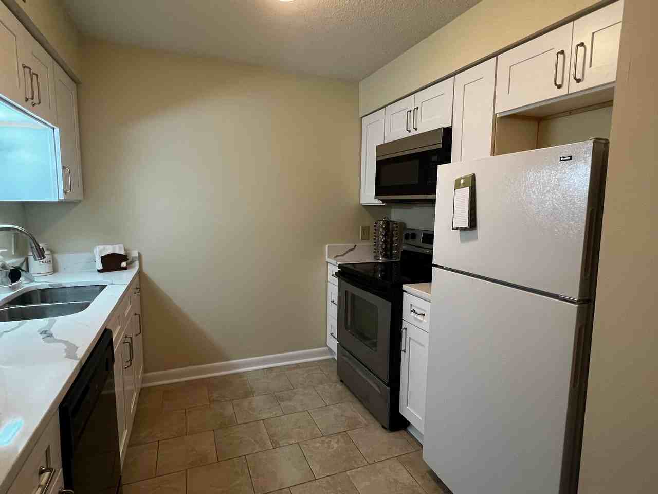 3213 Heathstead Pl - Photo 5 of 9