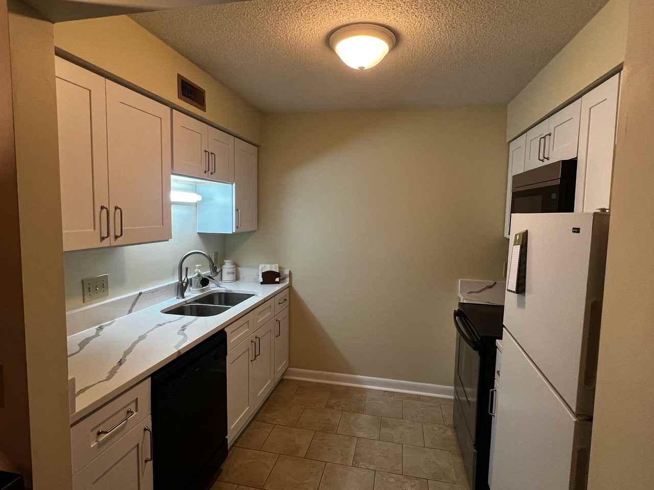 3213 Heathstead Pl - Photo 6 of 9