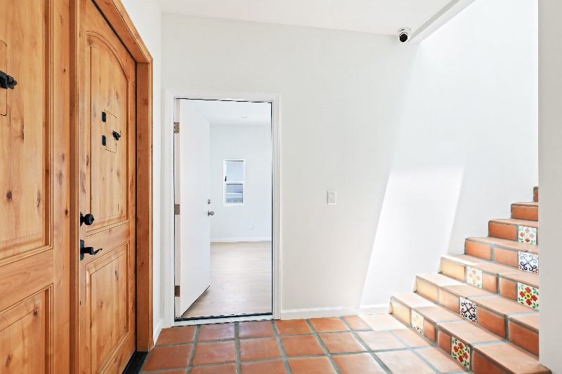 5232 1/2 W 20th St - Photo 5 of 17