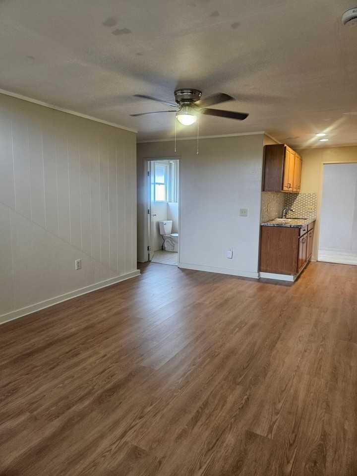 368 N Market St - Photo 2 of 9