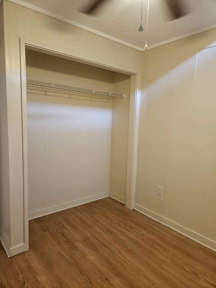 368 N Market St - Photo 4 of 9