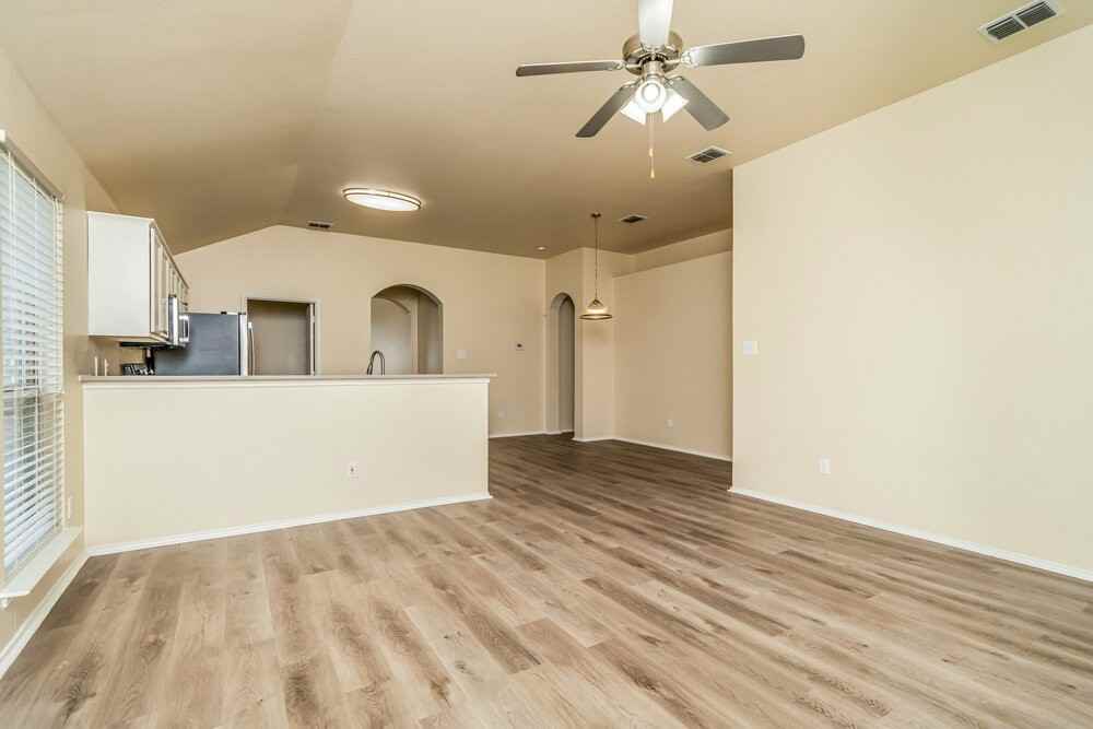 1617 Bob Dr - Photo 4 of 16