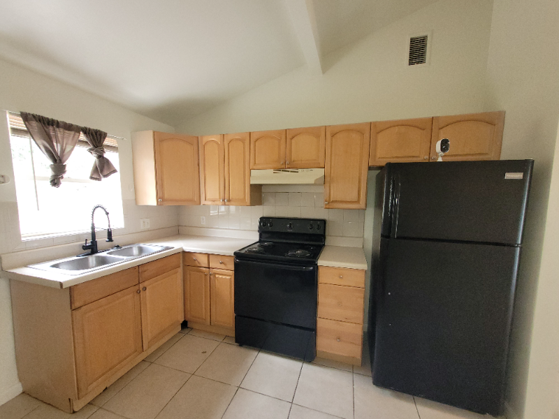 1748 Wipperman Ave Ne #B - Photo 2 of 7