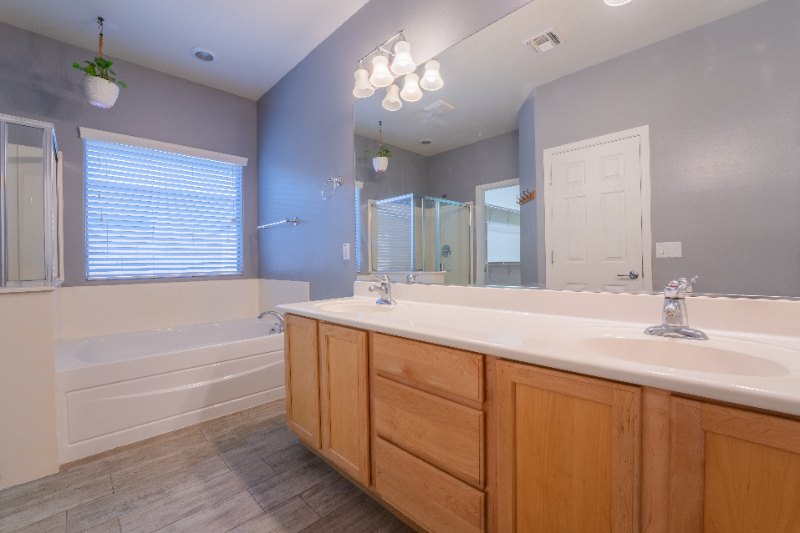 2313 N Presidential Dr - Photo 2 of 12