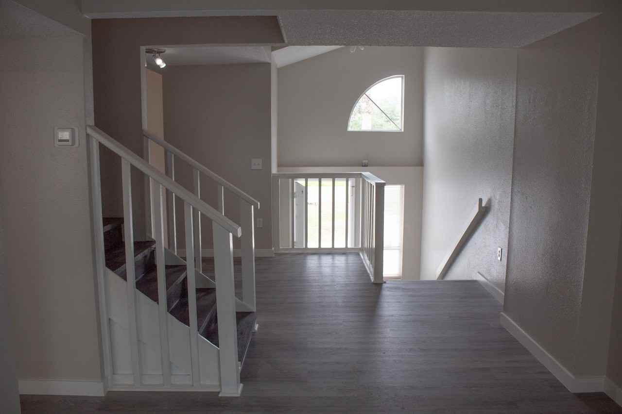 7023 Oakwood Dr - Photo 3 of 8